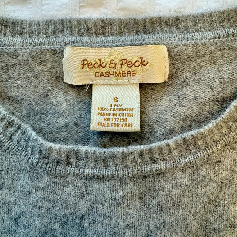 Peck & Peck Classic Cashmere Gray Crew Neck Sweater - Picture 3 of 5